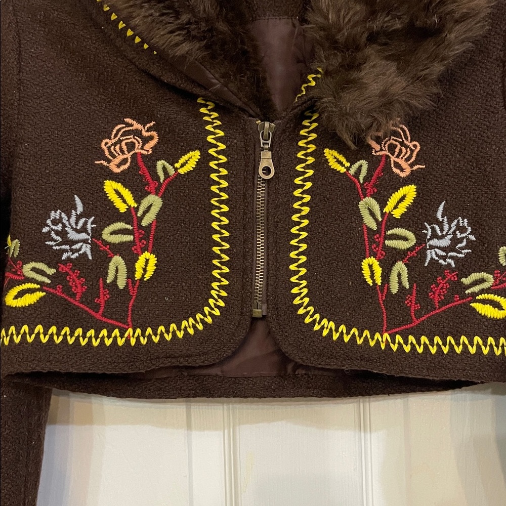 Vtg Forever 21 Embroidered Brown Cropped Jacket with faux Fur Collar XS - Picture 2 of 7
